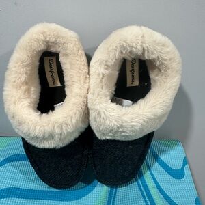 Dearfoams Kids' Black and Cream Cozy Slippers